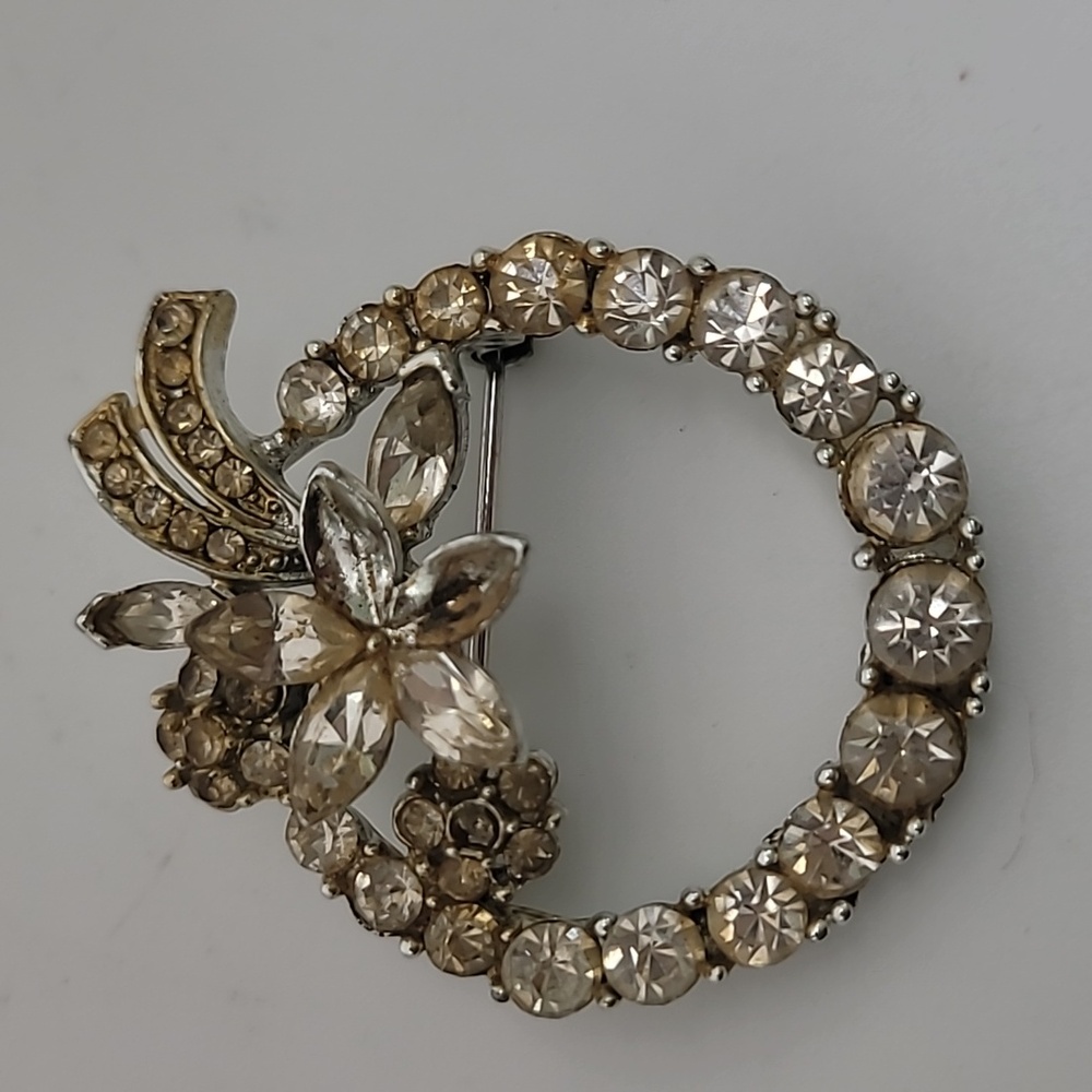 Vintage Lisner rhinestone brooch